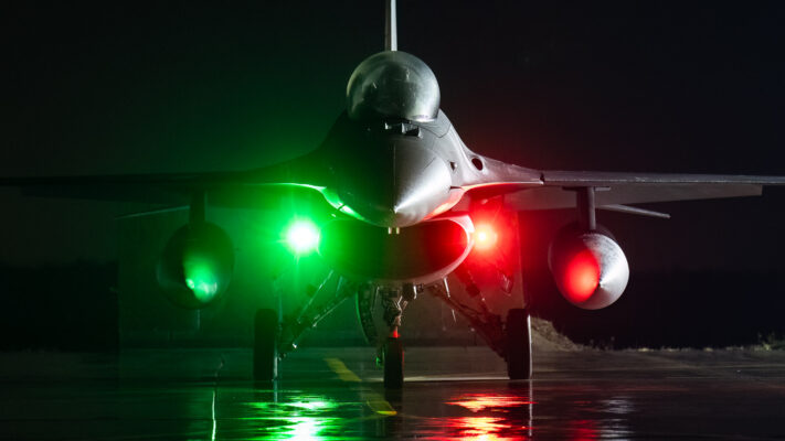 Bazy Lotnicze, F16, noc, światła, start, spfl, fotografia lotnicza